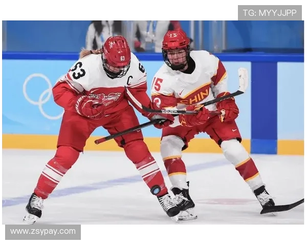 温哥华白帽与急流的激烈对决展现冰球魅力与团队精神